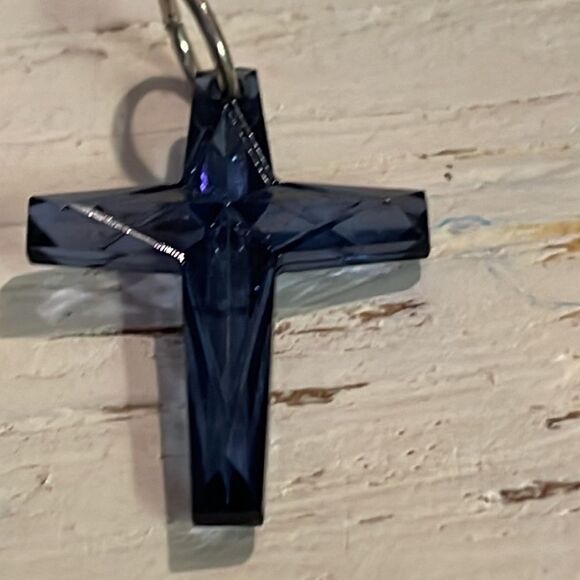 Vintage 1” 2-sided blue resin textured crucifix/cross charm/pendant w/jump hoop - Picture 2 of 8
